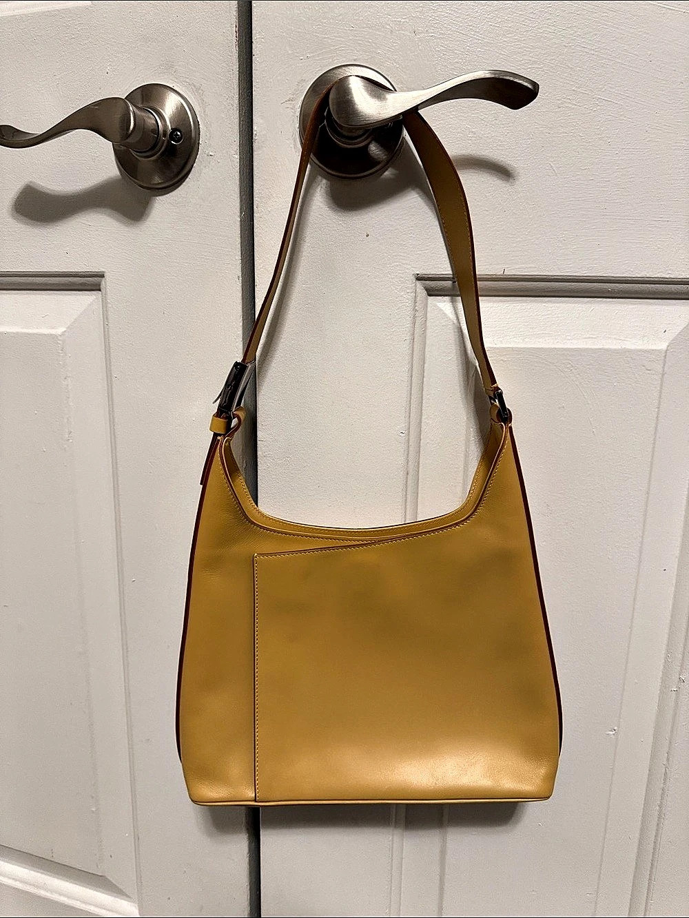 Salvatore Ferragamo Leather Shoulder Bag in Yellow